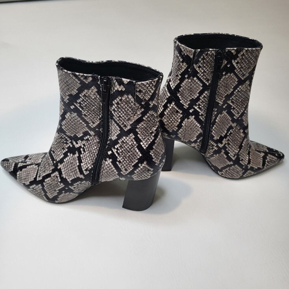 Jeffrey Campbell Raven Snakeskin Heeled Ankle Bootie Python Block Heel Boot Sz 7 - Picture 5 of 10